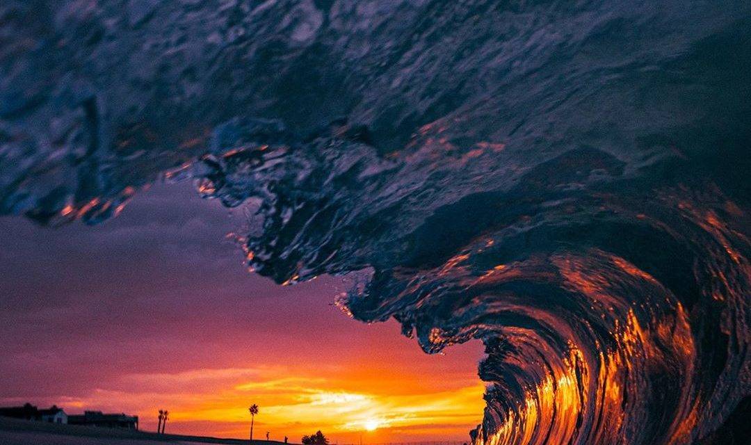 Un superbe coucher de soleil par le photographe de surf @stanmoniz avec l’a7R IV