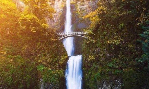 Multnomah Falls, en Oregon, capturé par le photographe @zeekyan